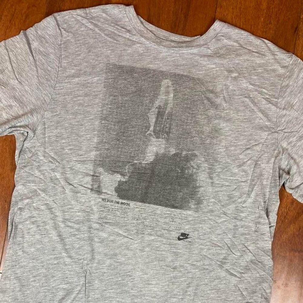 Vintage Nike ‘We Run The Moon’ Rocket Grey T-Shirt Size L